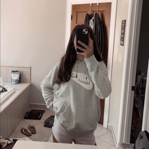 green nike sweatshirt